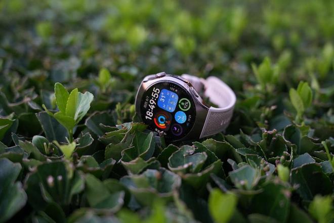 能手表把健康与爱戴在腕上新年表表心意首选华为智(图2)